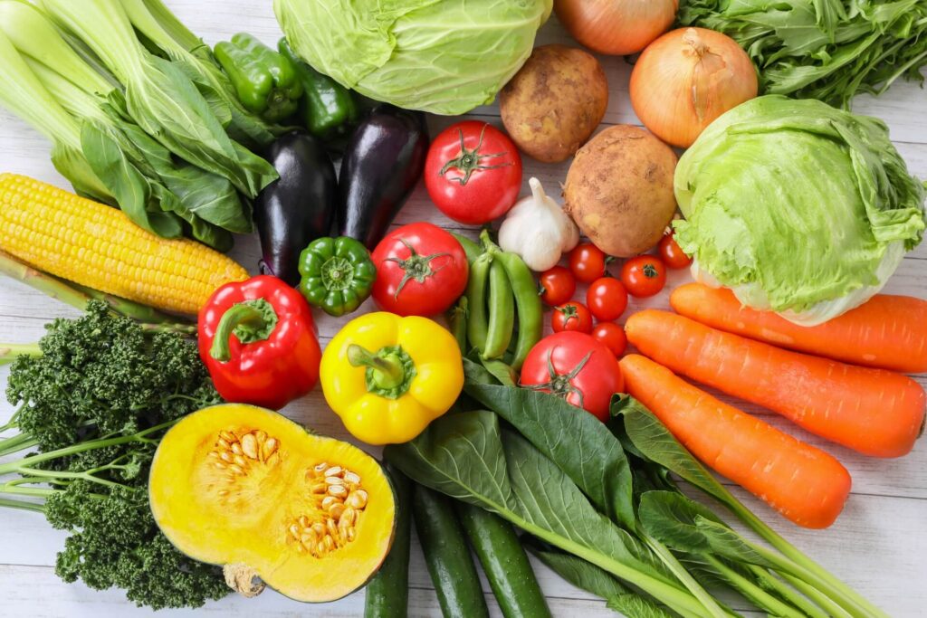 野菜などの食物繊維を多く含む食品を摂る
